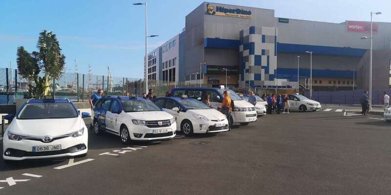 Catorce vehículos conformaban la comitiva (Foto TA)